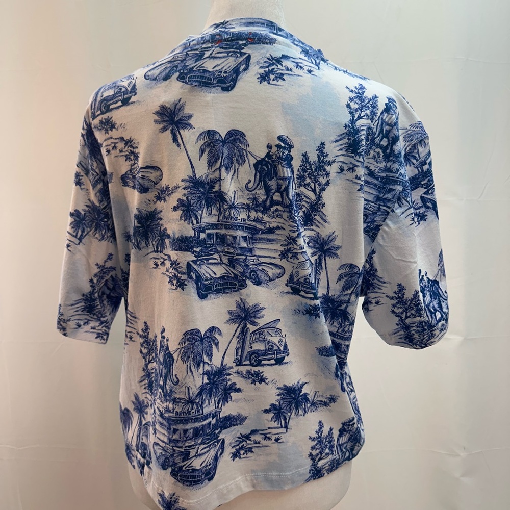 Robert Graham Blue and White Graphic Short Sleeve Shirt Top M NWTS - Picture 5 of 5